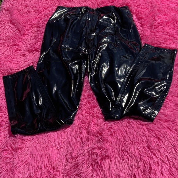 Blank NYC deep black liquid look leggings with back zipper size 28/6 NWT - Picture 6 of 7